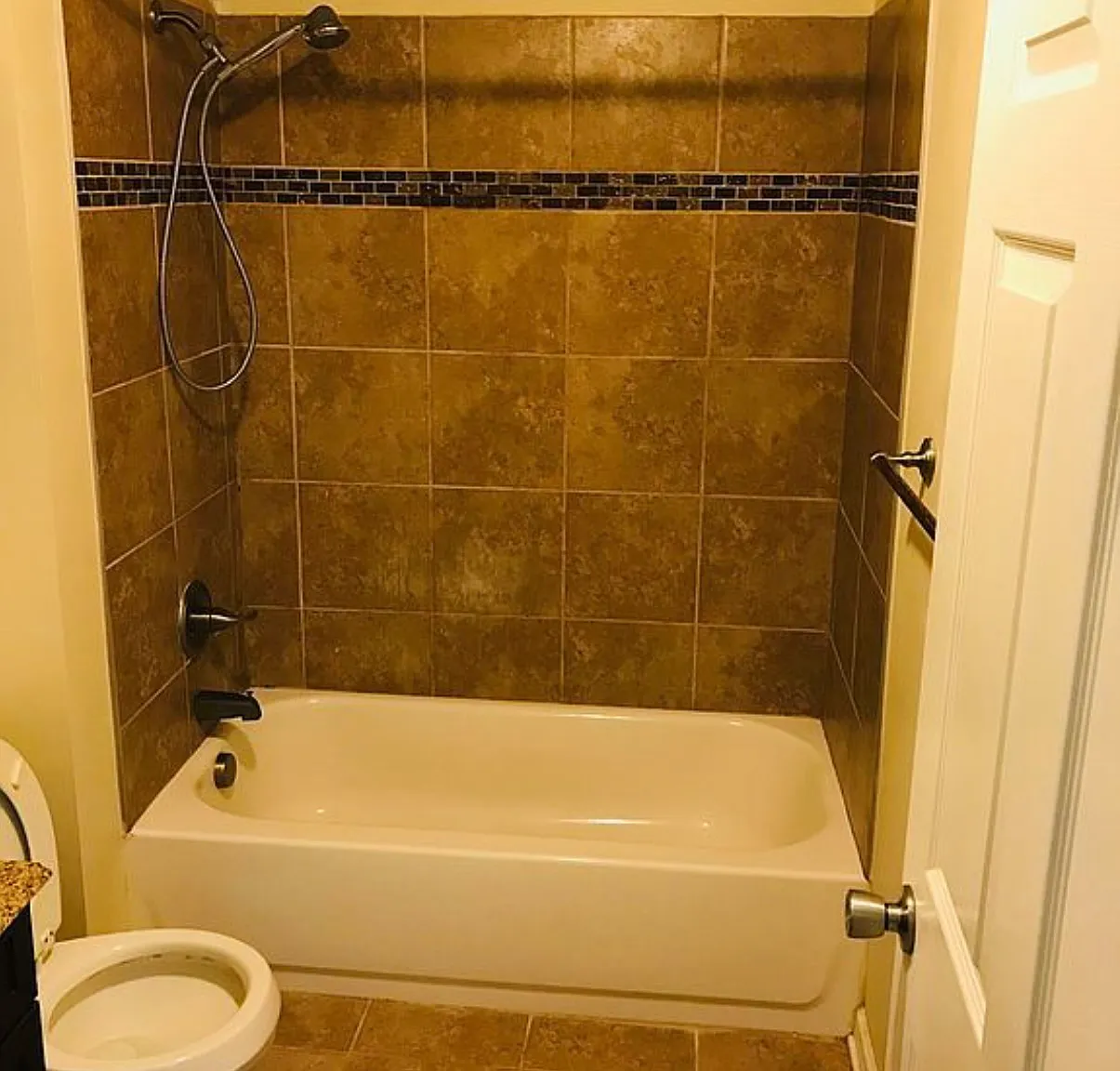 4 bed, 2.5 bath, 1700 sqft, $2,700 — Photo 3