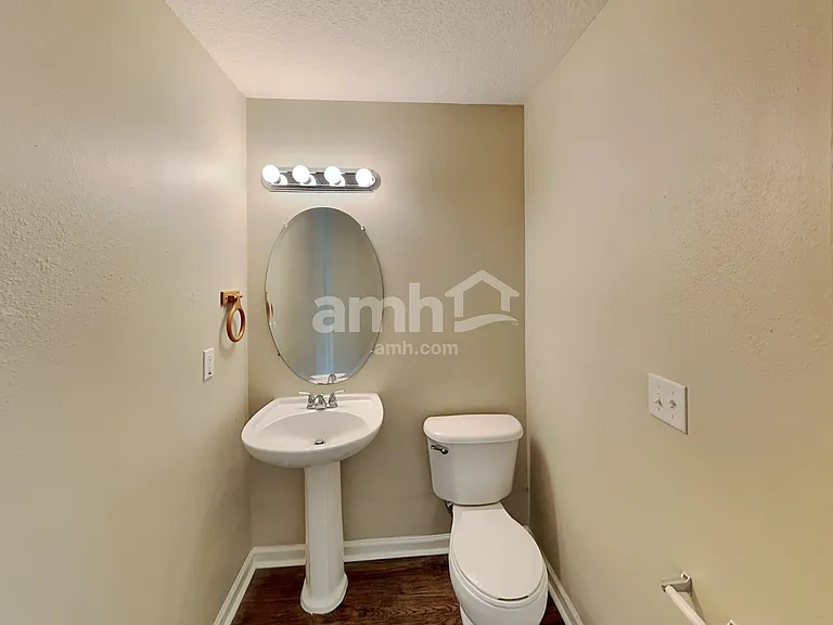 664 Mackenzie Cir — Photo 9