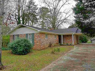 207 N White St, Carthage, MS 39051