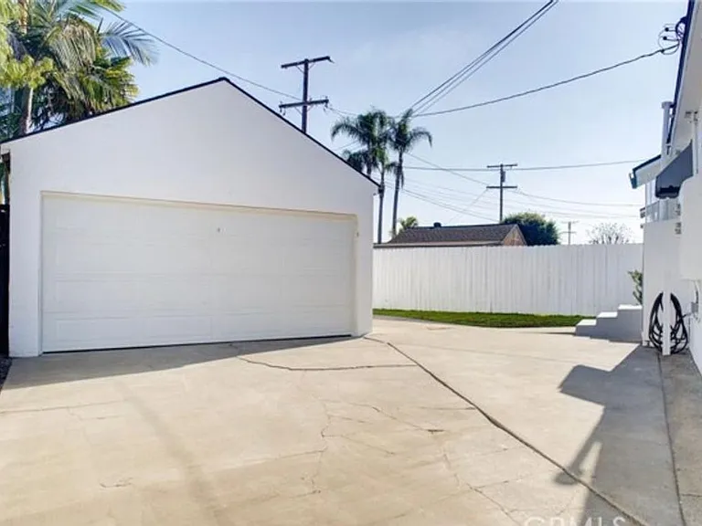 2432 Belmont Ave — Photo 13