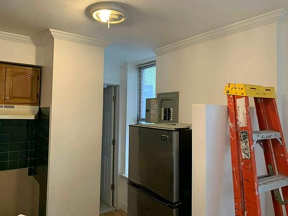 3rd image of 1928 Bergen St #1B