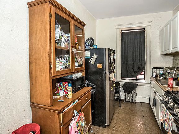 5th image of 1005 E 217th St Unit 4