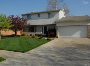 2933 English Dr, Troy, MI 48085
