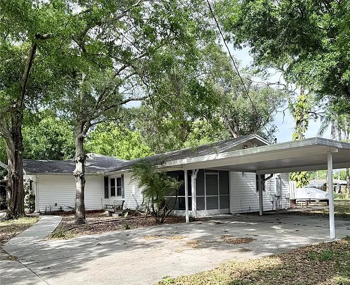 2419 Wells Ave — Photo 1