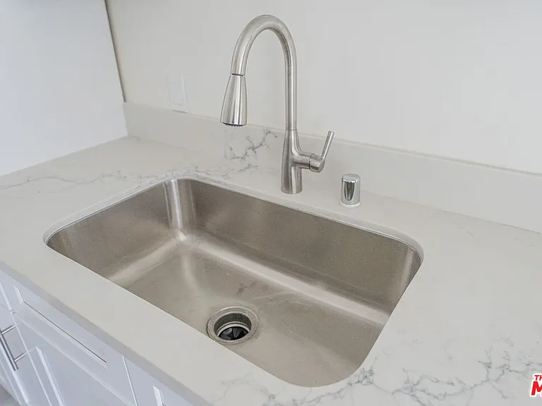 10043 Haines Canyon Ave #F — Photo 8