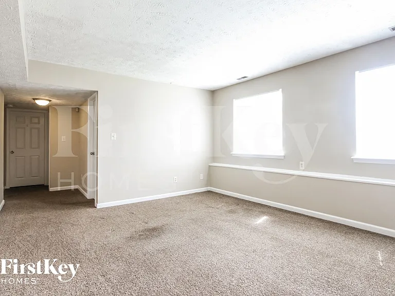 1056 Oak Leaf Rd — Photo 6
