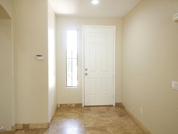 5th image of 242 W Elmwood Pl