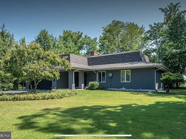 136 Albatross Ln, Montross, VA 22520