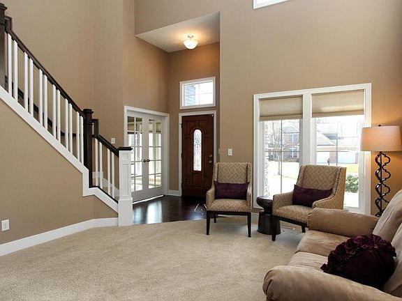 3rd image of 1402 Glen Ellyn Dr SE