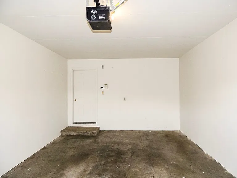 1038 W C St — Photo 13
