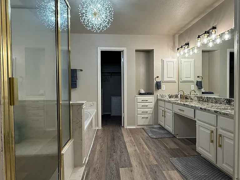 809 Almadin — Photo 19