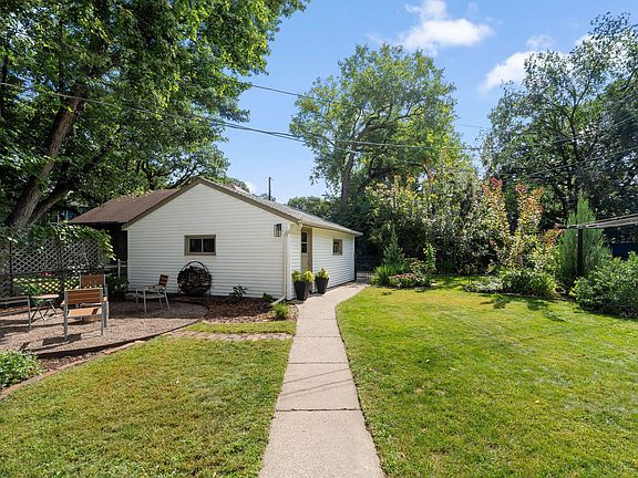 4th image of 1900 Feronia Ave