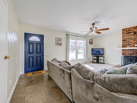 3rd image of 713 Magnolia Ln