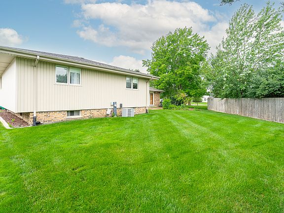 5th image of 8120 Saint James Dr