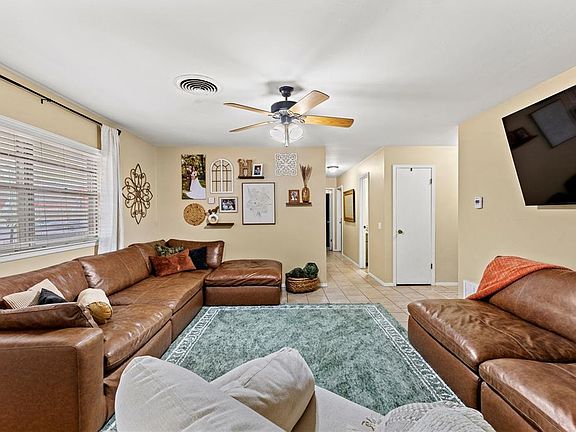 4th image of 2001 E Serenade St
