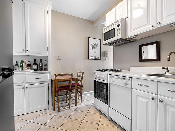 5th image of 200 W 108th St APT 16E