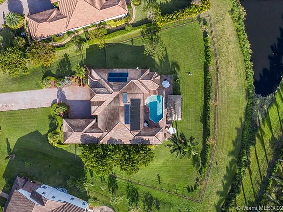 3rd image of 8820 Parkside Estates Dr