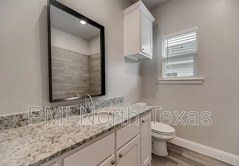 1518 Walworth St — Photo 10