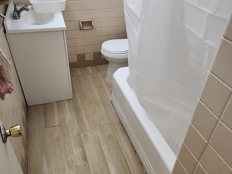 608 W Annsbury St #1A — Photo 5
