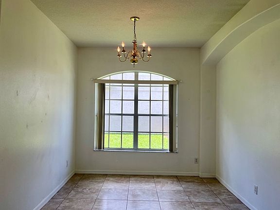 3rd image of 1724 Golfview Dr
