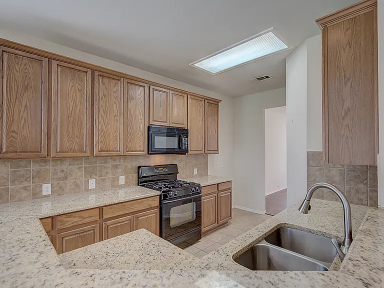 2609 Monroe Dr — Photo 12