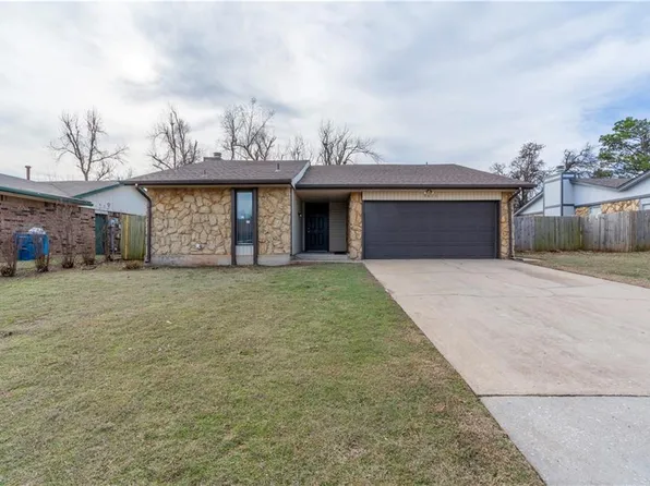 9616 Willow Wind Dr, Midwest City, OK 73130