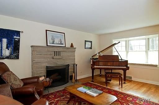 2nd image of 122 E Washington Ave