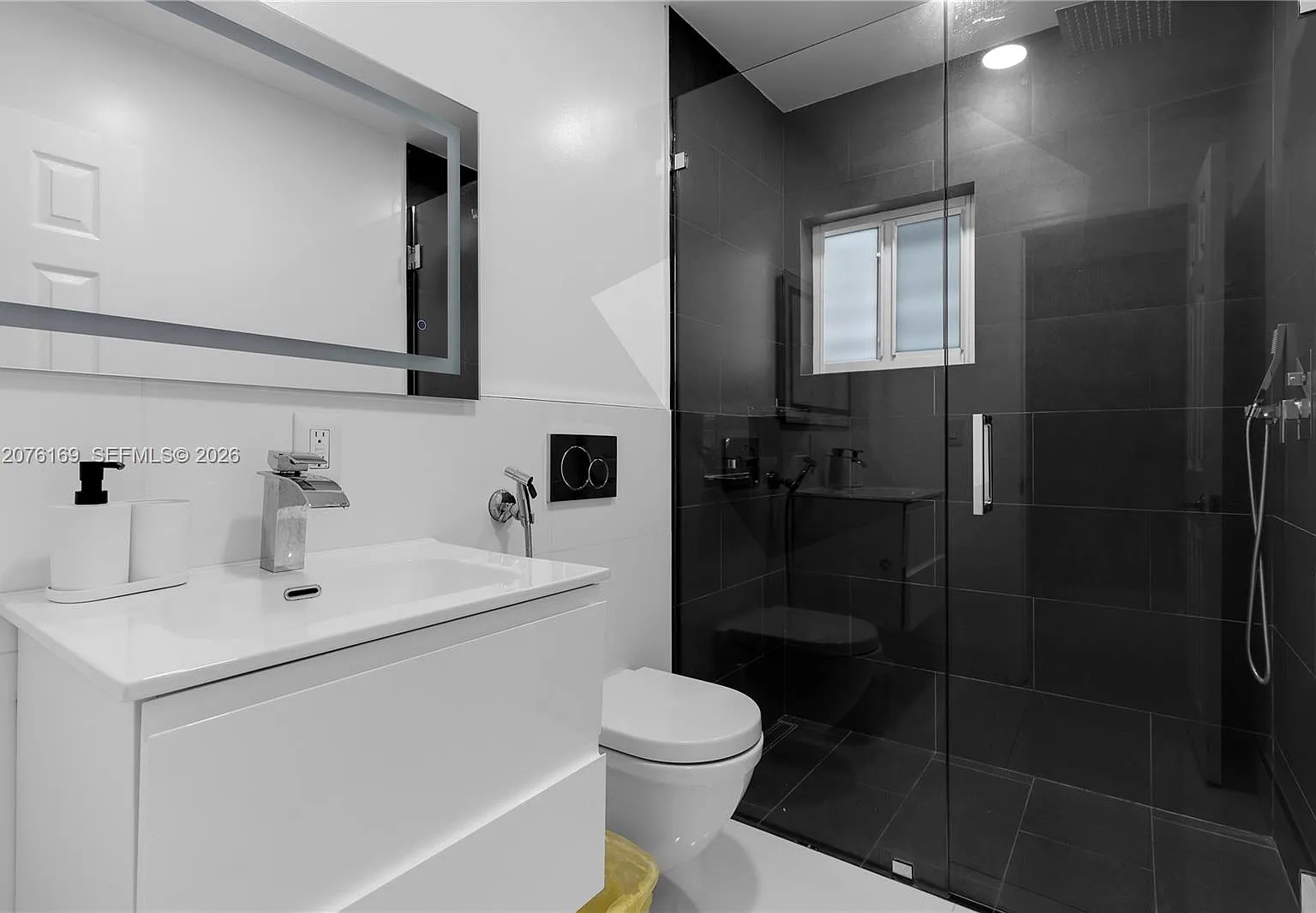 4 bed, 1938 sqft, $5,200 — Photo 4