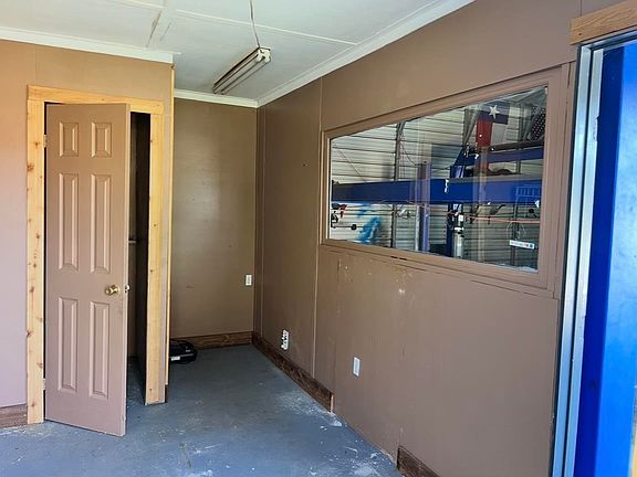 4th image of 35 Montgomery St