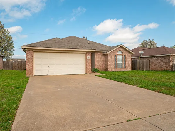 412 Preston Dr, Cleburne, TX 76033
