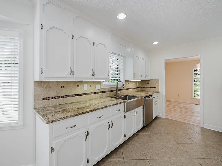 1828 Jacobs Ln — Photo 11