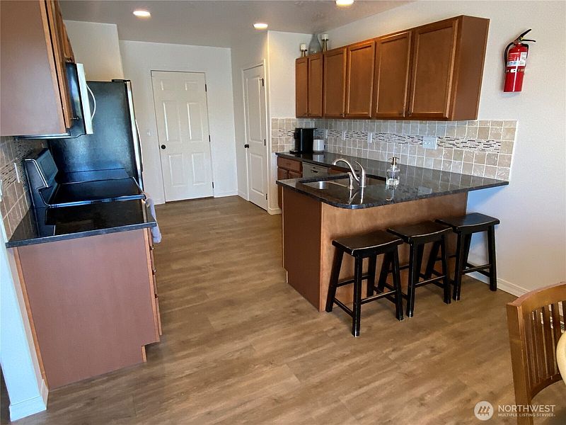 5th image of 1280 SW Selway Lane