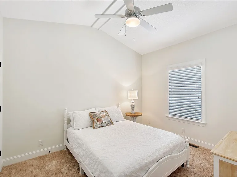 510 Mariners Cir — Photo 26