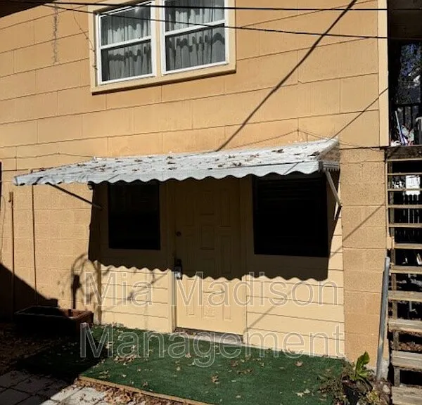 40 1/2 Wesley Ct — Photo 1