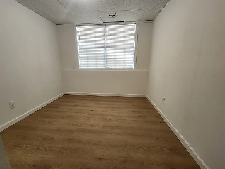 565 2nd St SE #D — Photo 15