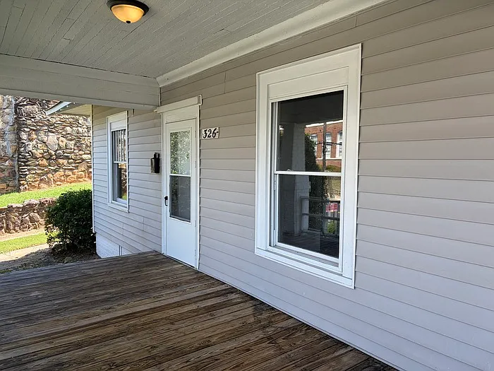 2 bed, 1.0 bath, 950 sqft, $1,200 — Photo 2