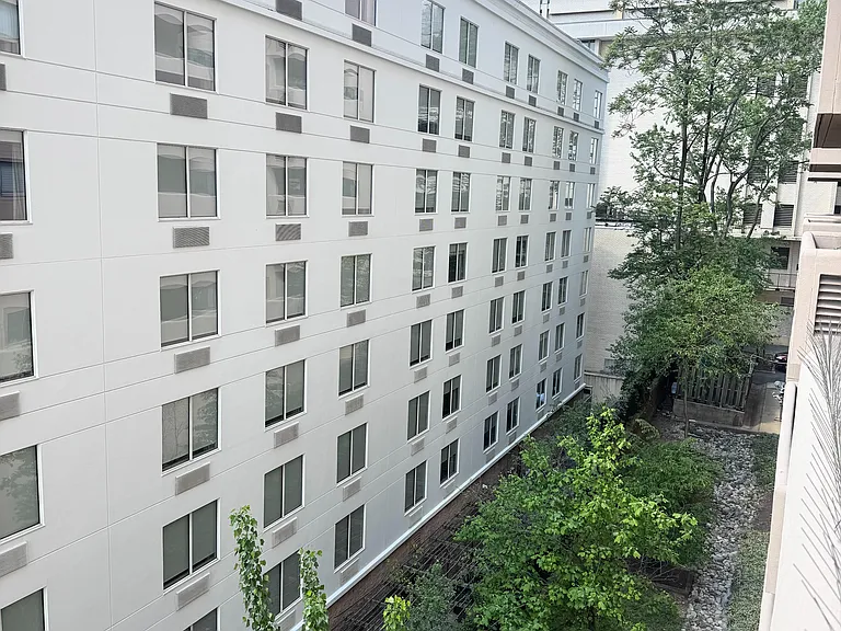 1301 N Courthouse Rd #805 — Photo 14