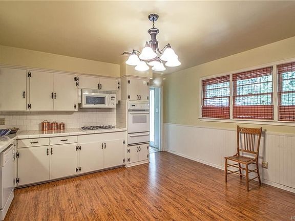 4th image of 3637 Royal Crest Dr