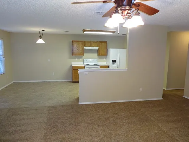 3 bed, 2.0 bath, 1588 sqft, $2,215 — Photo 3