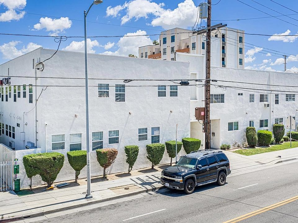 1st image of 1032-1036 S Normandie Ave #1036-09