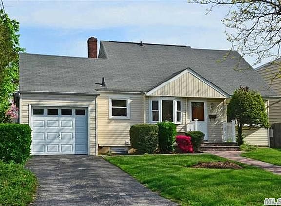 2nd image of 26 Park Lane Dr
