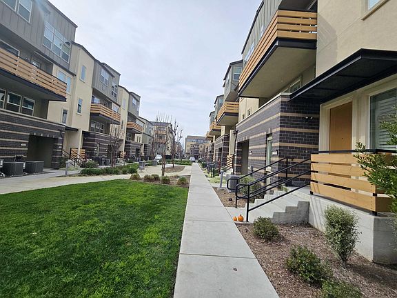3rd image of 2055 Mahuron Cir