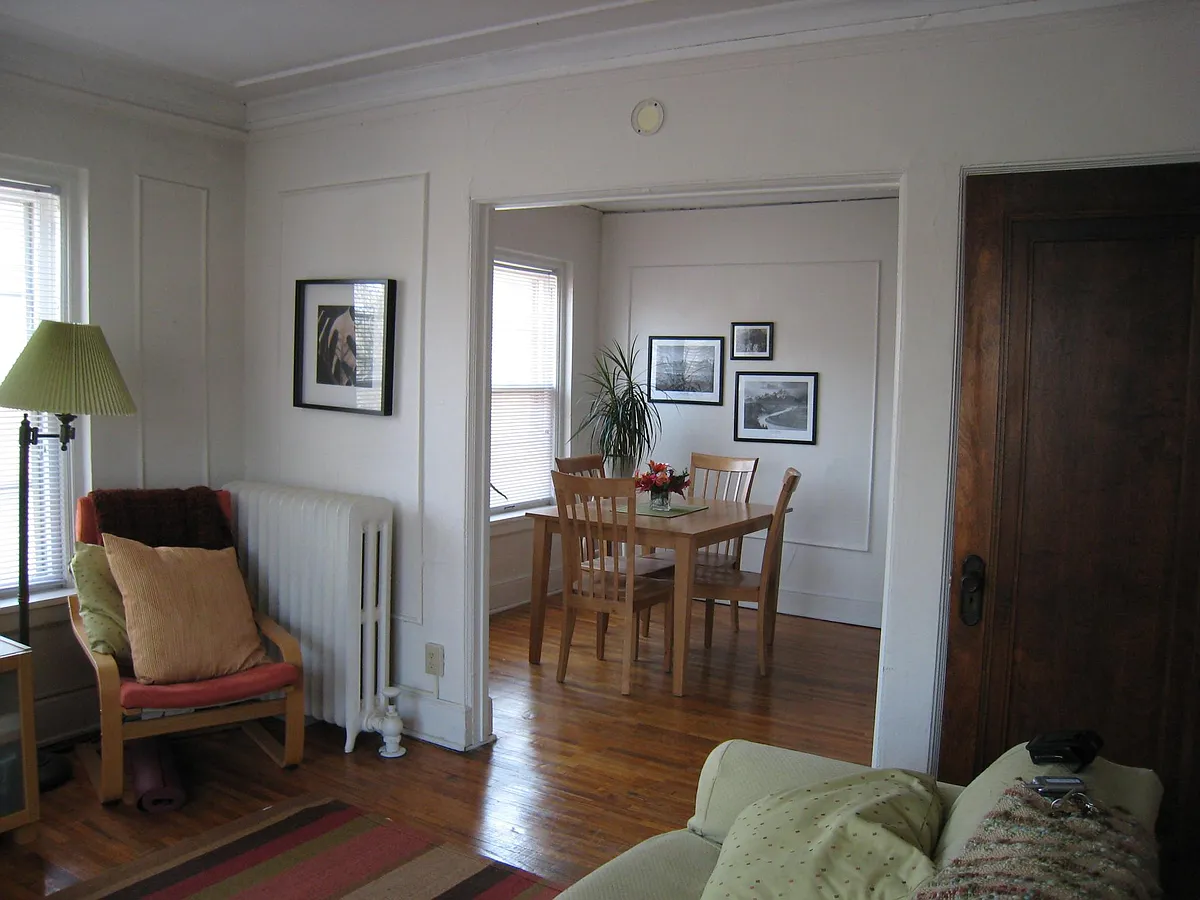 Building Photo - 2276 Highland Pkwy #3