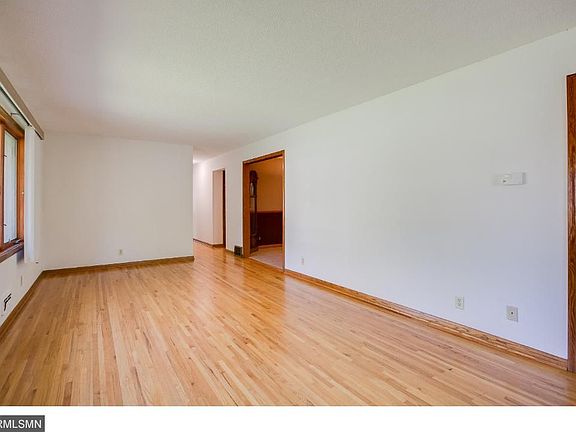 3rd image of 326 107th Cir NE