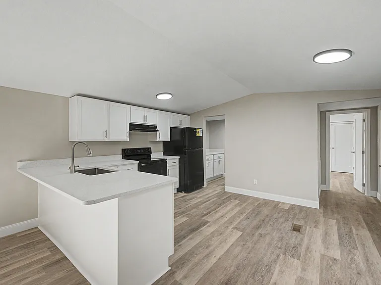 512 W Bach Dr — Photo 8