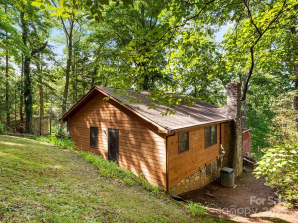 35 Essex Rd, Waynesville, NC 28786