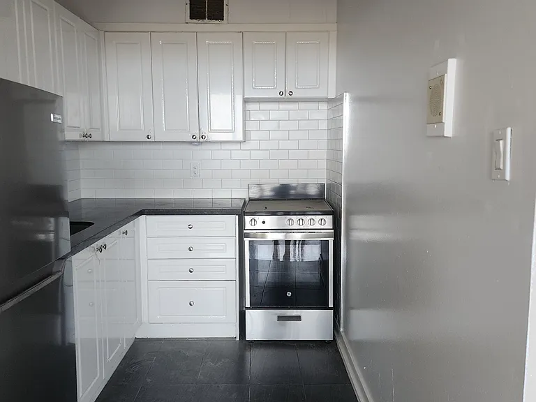 470 Sentinel Rd — Photo 16