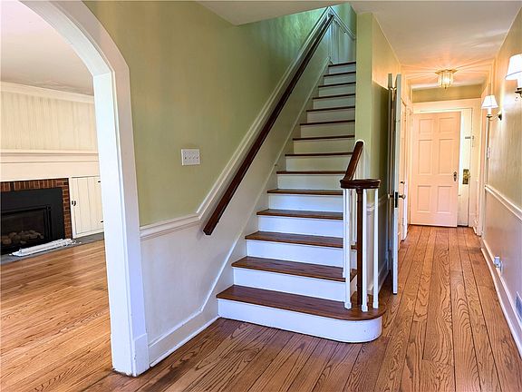2nd image of 420 W Washington Blvd