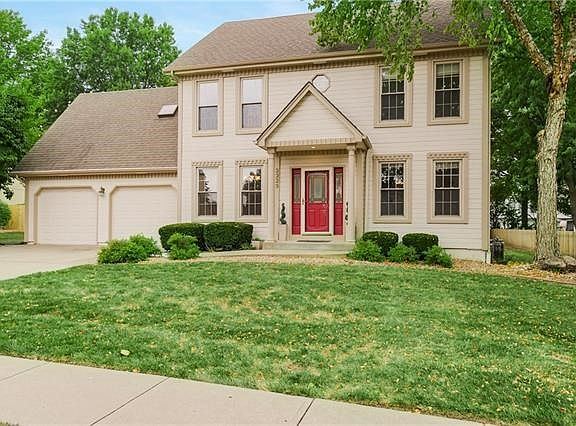 2nd image of 2225 NW Summerfield Dr