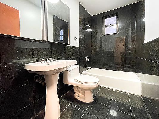 4th image of 119 E 96th St APT 17